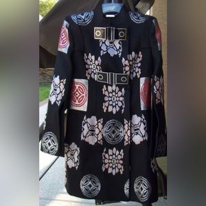 ALEXANDER MCQUEEN FLORAL
JACQUARD COAT WITH METAL DETAIL SIZE
40 $8625